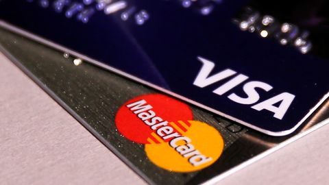 Krediitkaardifirmadel tuleb kaupmeestele maksta kümneid miljardeid kahjutasu