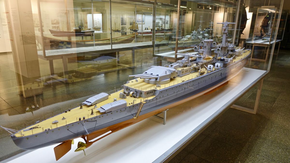 Kuģa "Bismarch" modelis muzejā Minhenē.