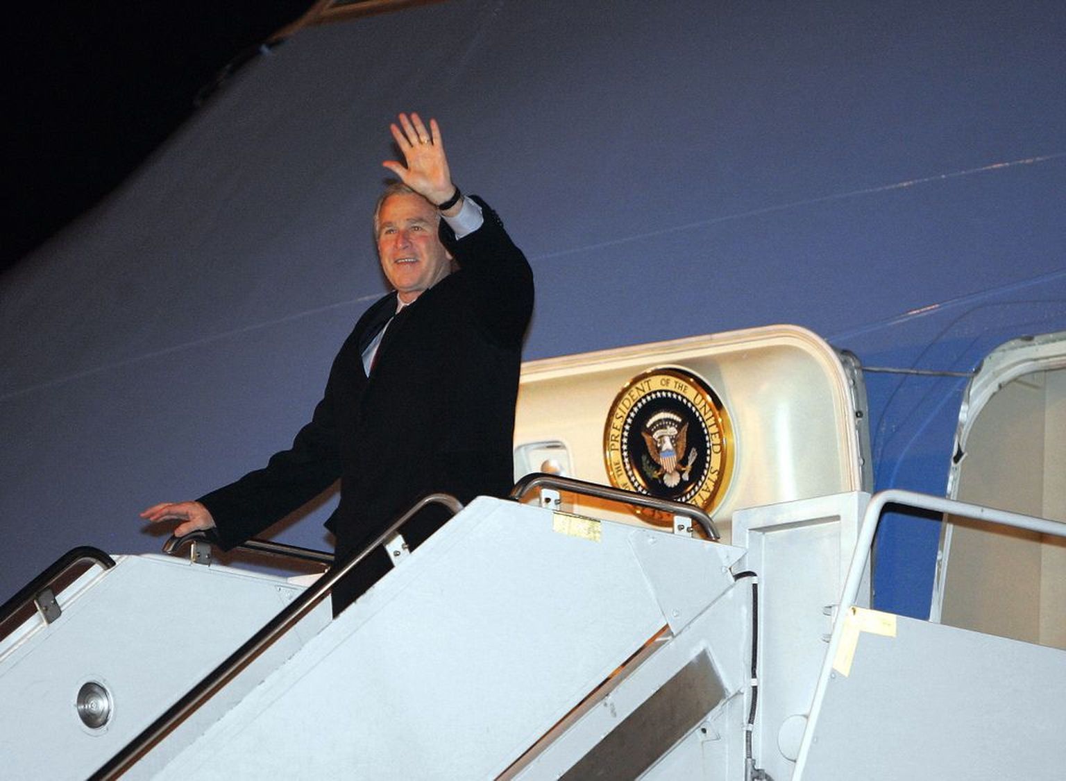 USA president George W. Bush Eestisse jõudes.