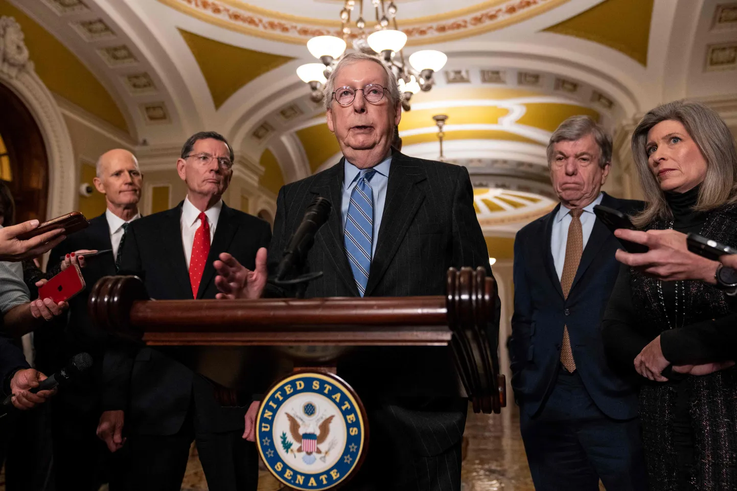 USA senati vabariiklaste liider, Kentucky osariigi senaator Mitch McConnell oli üks pöördumisele alla kirjutanutest.