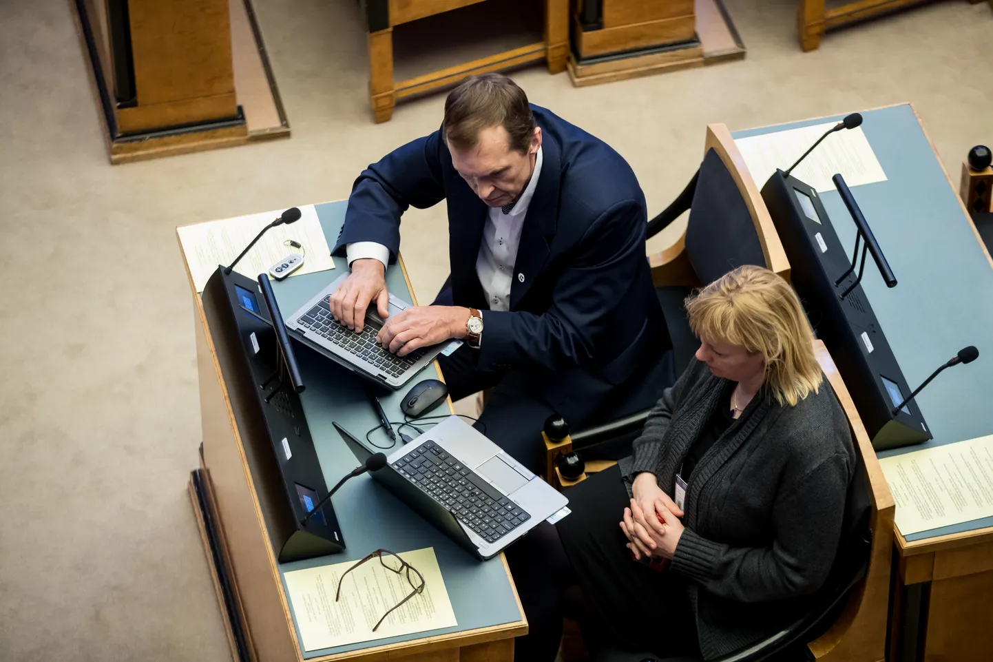 Seitse riigikogu liiget osales emakeelepäeval e-etteütlusel.