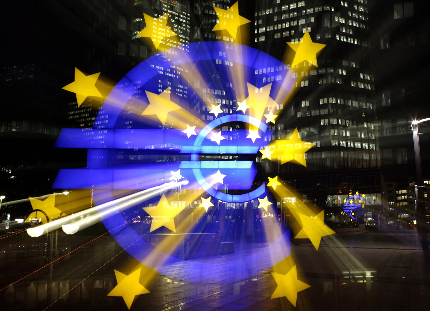 Euroopa ühisraha logo EKP peahoone juures Frankfurdis