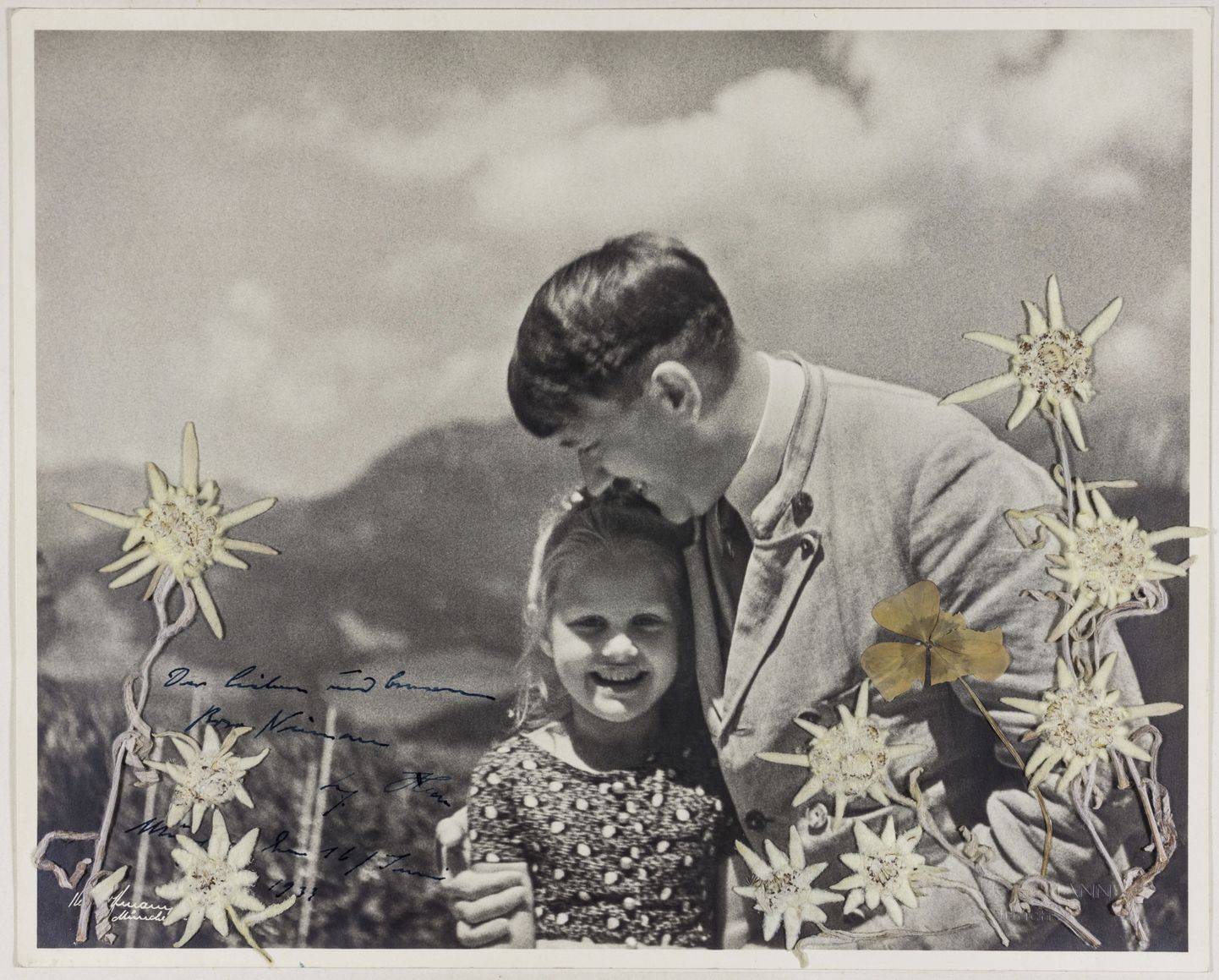 Hitlers ar ebreju meitenīti Rozu