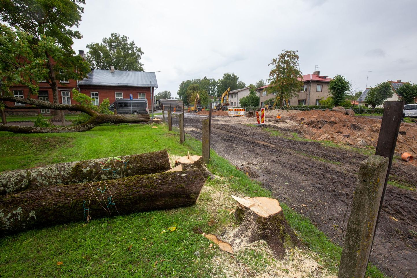 Uue tänava puud on praeguseks langetatud ning projekt jätkub plaanipäraselt.