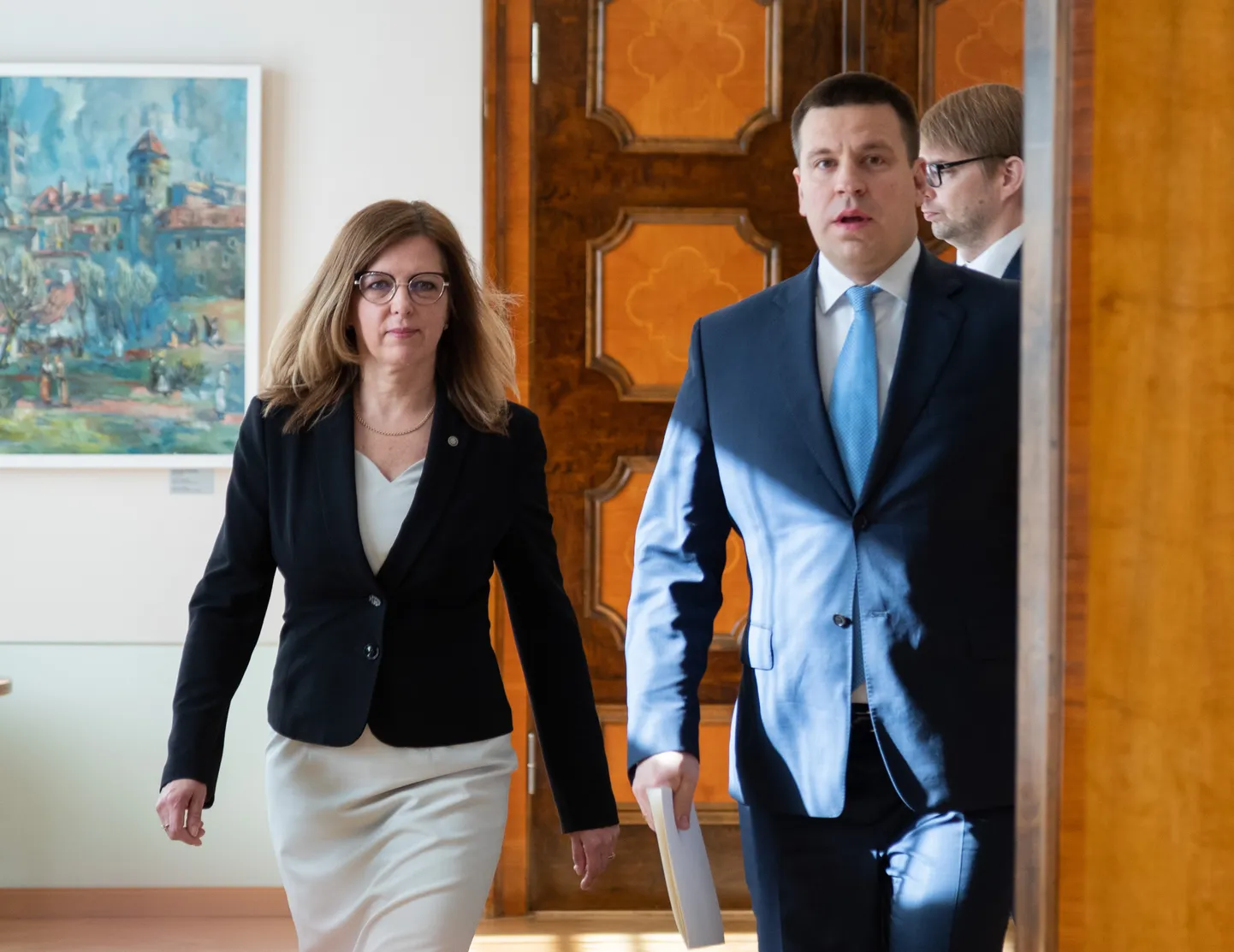 Peaminister Jüri Ratase valitsus otsustas võtta Omnivast 1,6 miljonit eurot dividendi, väliskaubanduse- ja IT-minister Kert Kingo nõuab aga pärast ametiühingute pöördumist riigifirmalt töötajate palkade tõstmist.