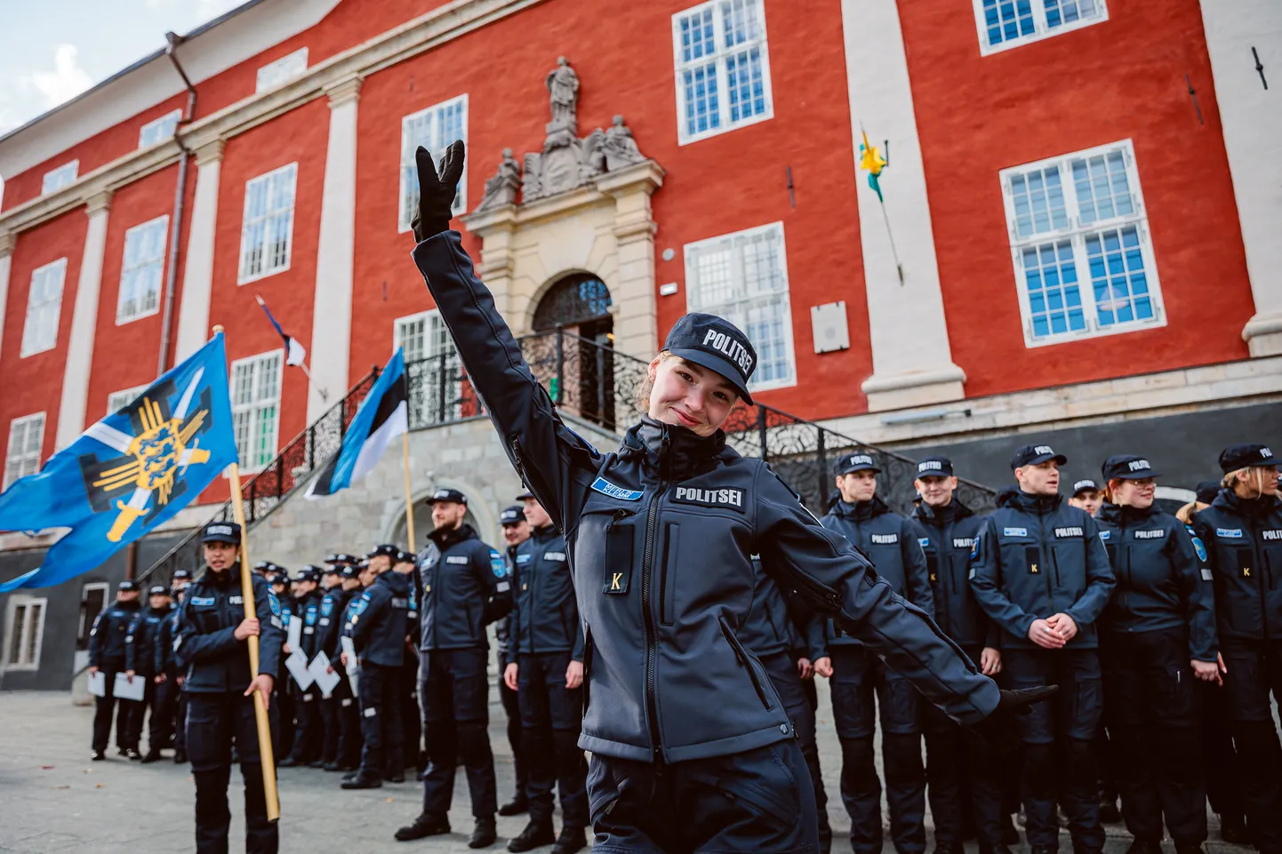 Курсанты Колледжа полиции и погранохраны Академии внутренней обороны Эстонии принесли присягу в Нарве.
