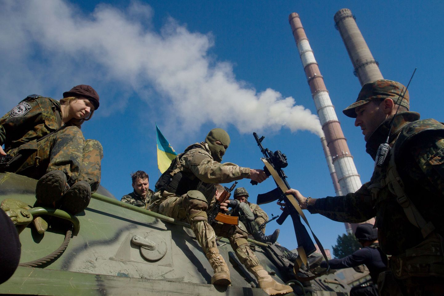 Ukraina sõjaväelased eile Luganski oblastis, kust nad peaks täna tagasi tõmbuma.