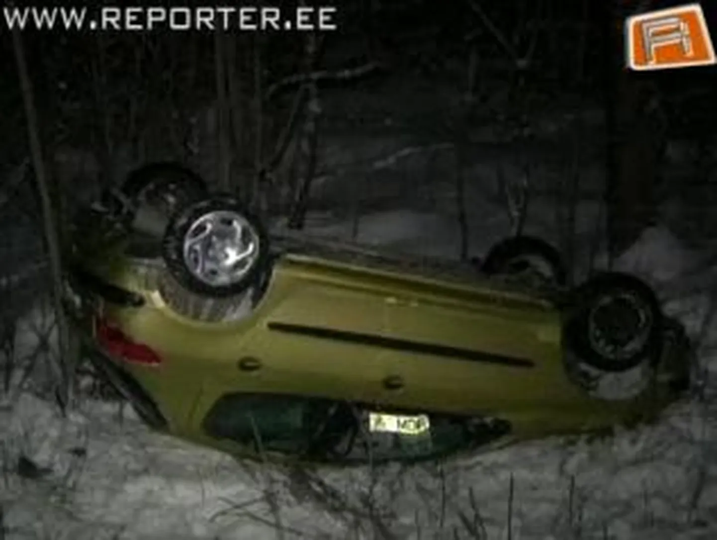 Libedal teel kraavi paiskunud Peugeot.