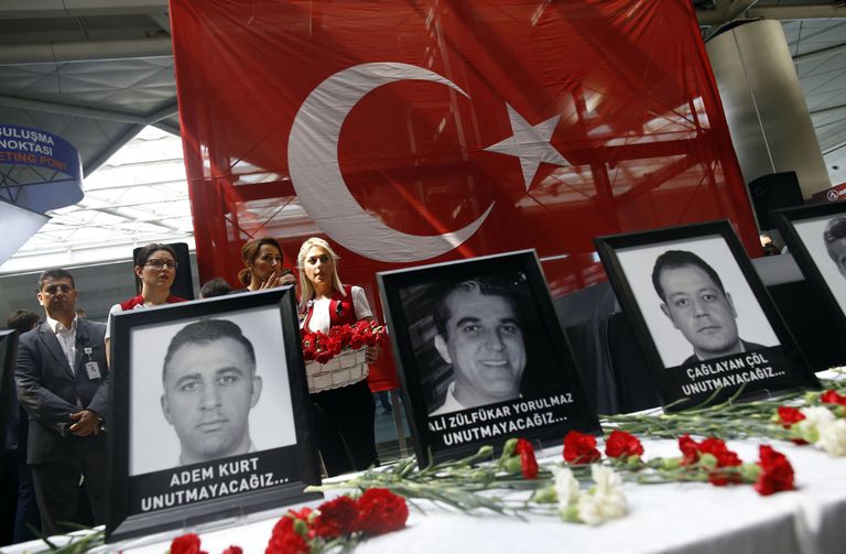 Istanbuli rünnakute ohvrite mälestustseremoonia Atatürki lennujaamas.