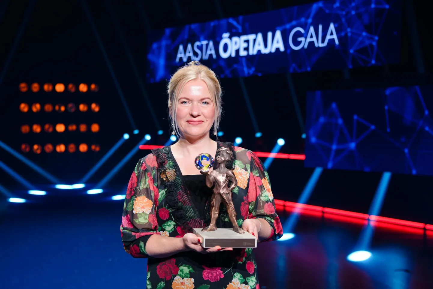 Robootika edendaja Triinu Grossmann pälvis aasta huvialaõpetaja tiitli. Tiina Oja