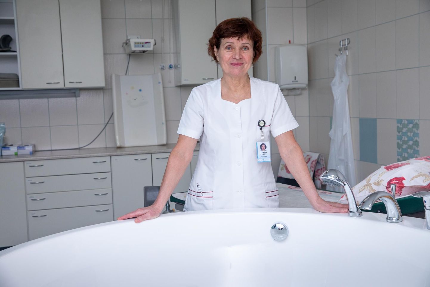 Ämmaemand Tamara Hütt ütleb, et tuleb ette naisi, kes soovivad sünnitada vees, Rakvere haiglas see võimalus on olemas.