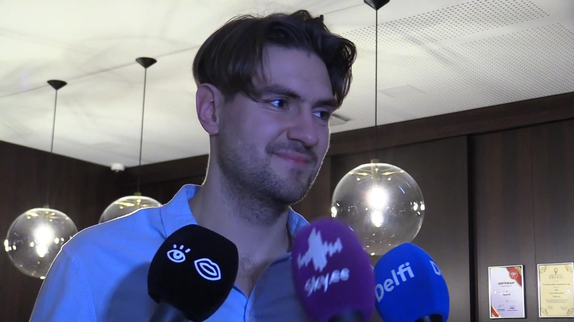 Хендрик Террас дает интервью эстонским журналистам.