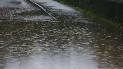 Ceturtdien daudzviet stipri līs
