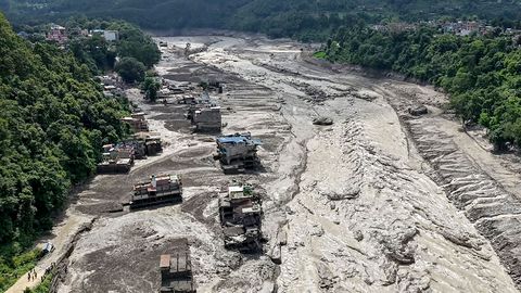 OHVRITEROHKE KATASTROOF ⟩ Nepali tulvades on kadunuks jäänud ligi 300 välisturisti