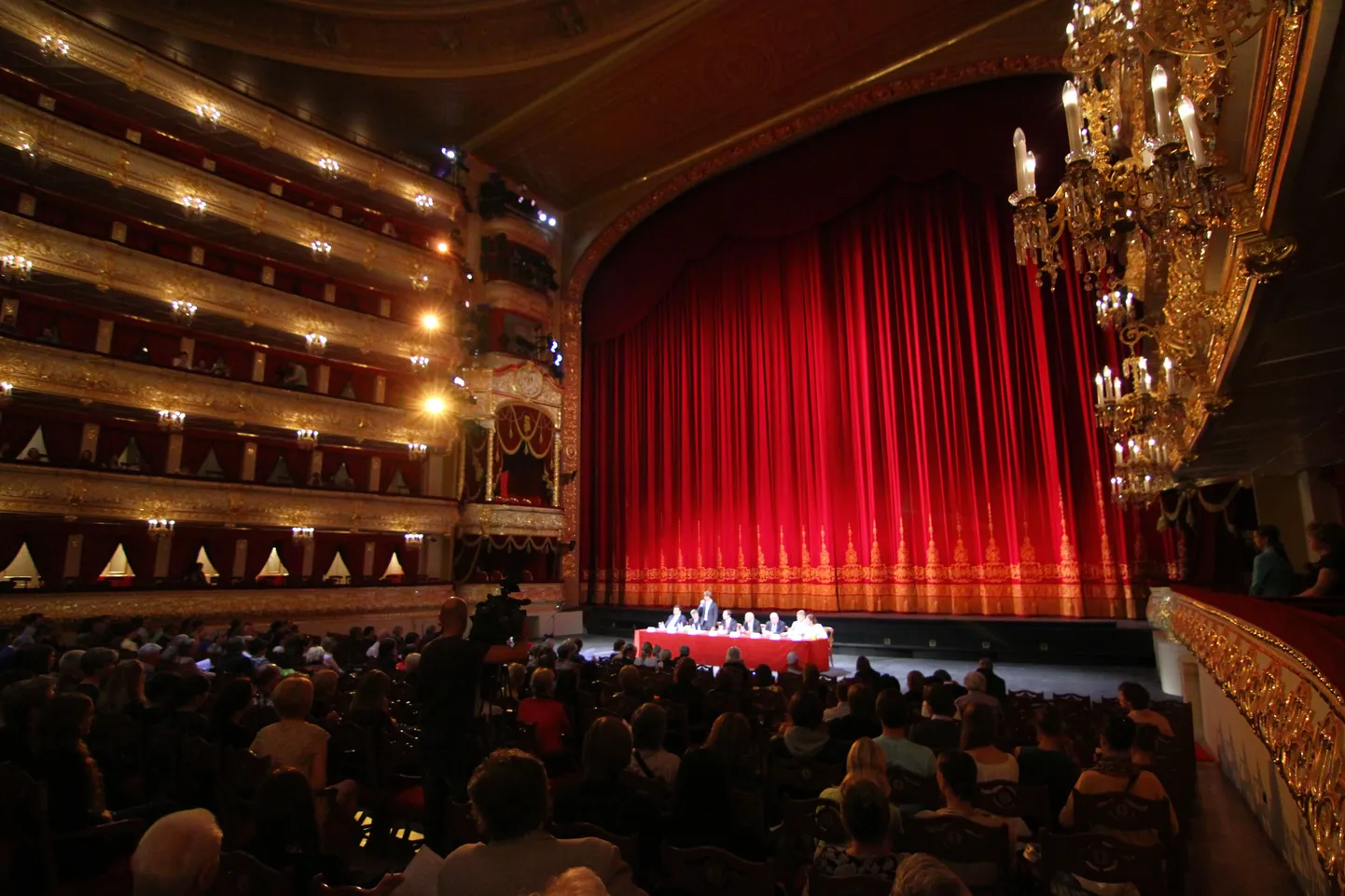 Moskva Suure Teatri saal enne etendust