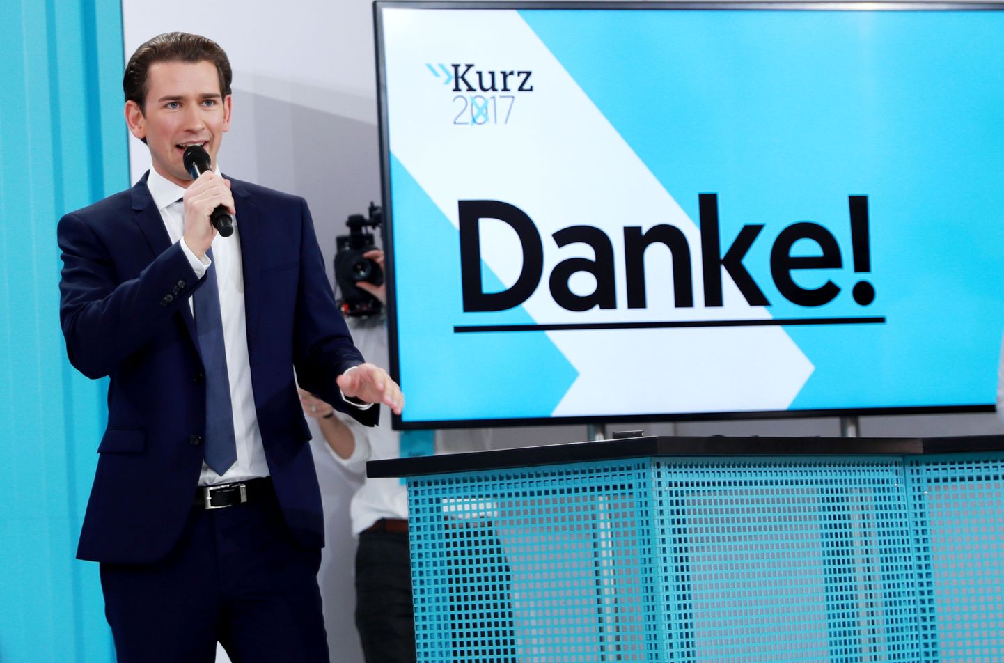 Sebastian Kurz pidamas valimispeol kõnet.