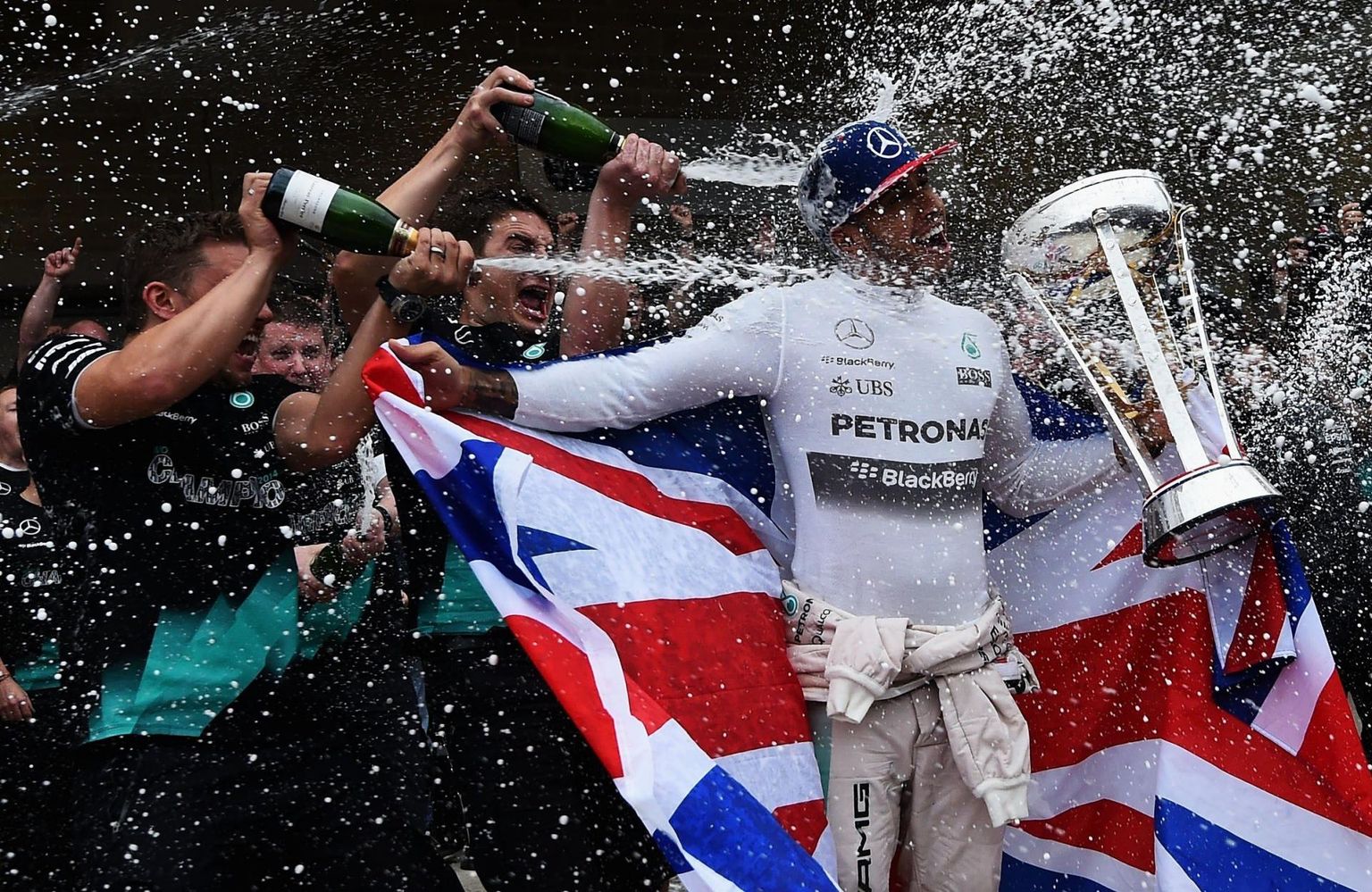 Lewis Hamilton kindlustab pühapäeval suure tõenäosusega karjääri kuuenda maailmameistritiitli.