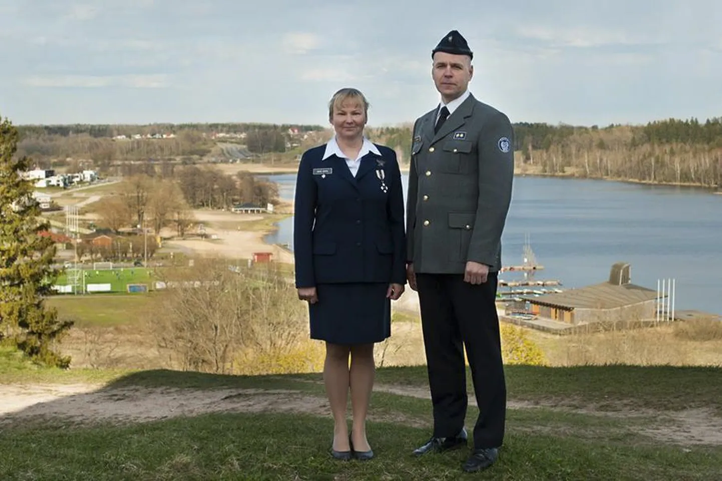 Anne Sepik ja Riho Rei toovad Rakverest võidutule Tarvastusse, kust saab seda omakorda edasi maakonda viia.