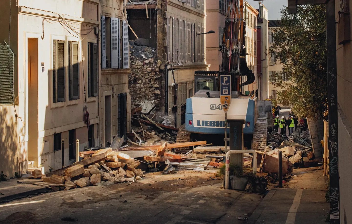 Plahvatuse tõttu kokku varisenud hoone Marseille's.