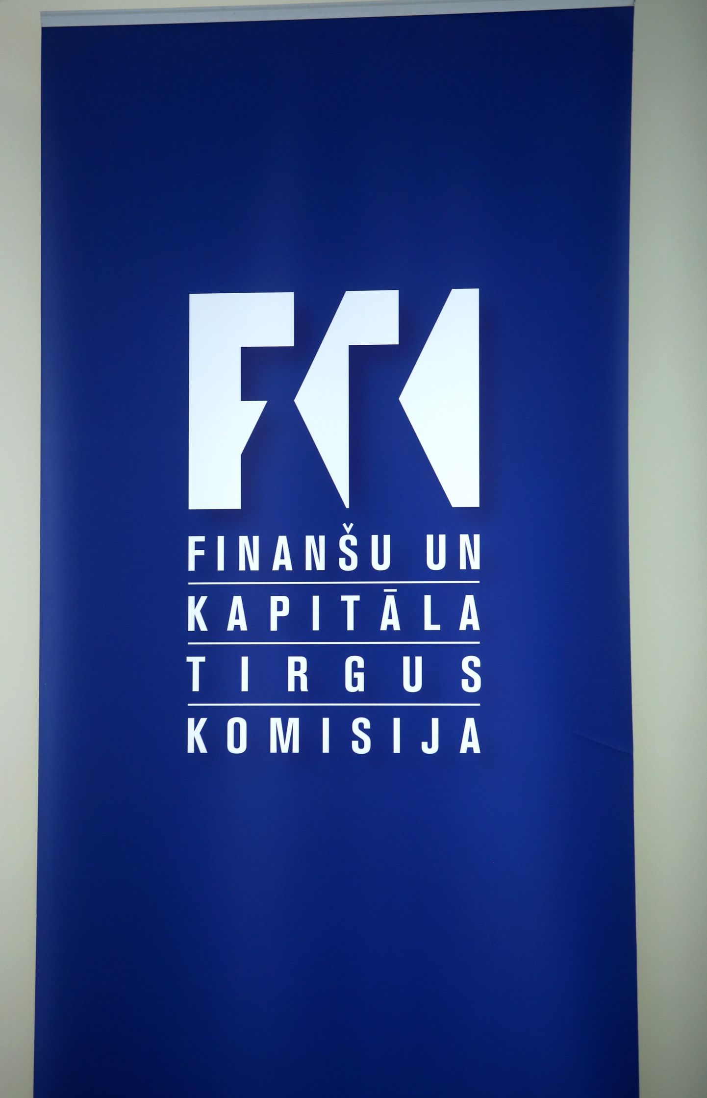 Finanšu un kapitāla tirgus komisijas izkārtne.