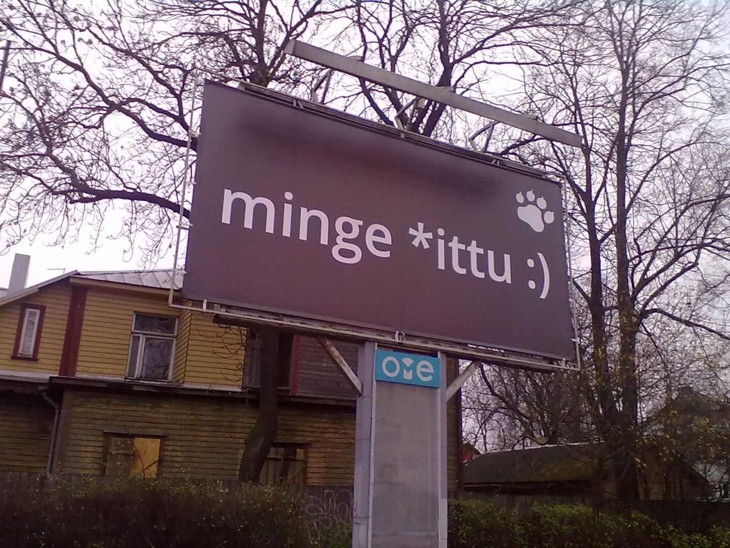 Tallinna linnapilti ilmus novembris järjekordne segase sõnumiga reklaam, mille tekstist ei selgu, kes mida reklaamib.