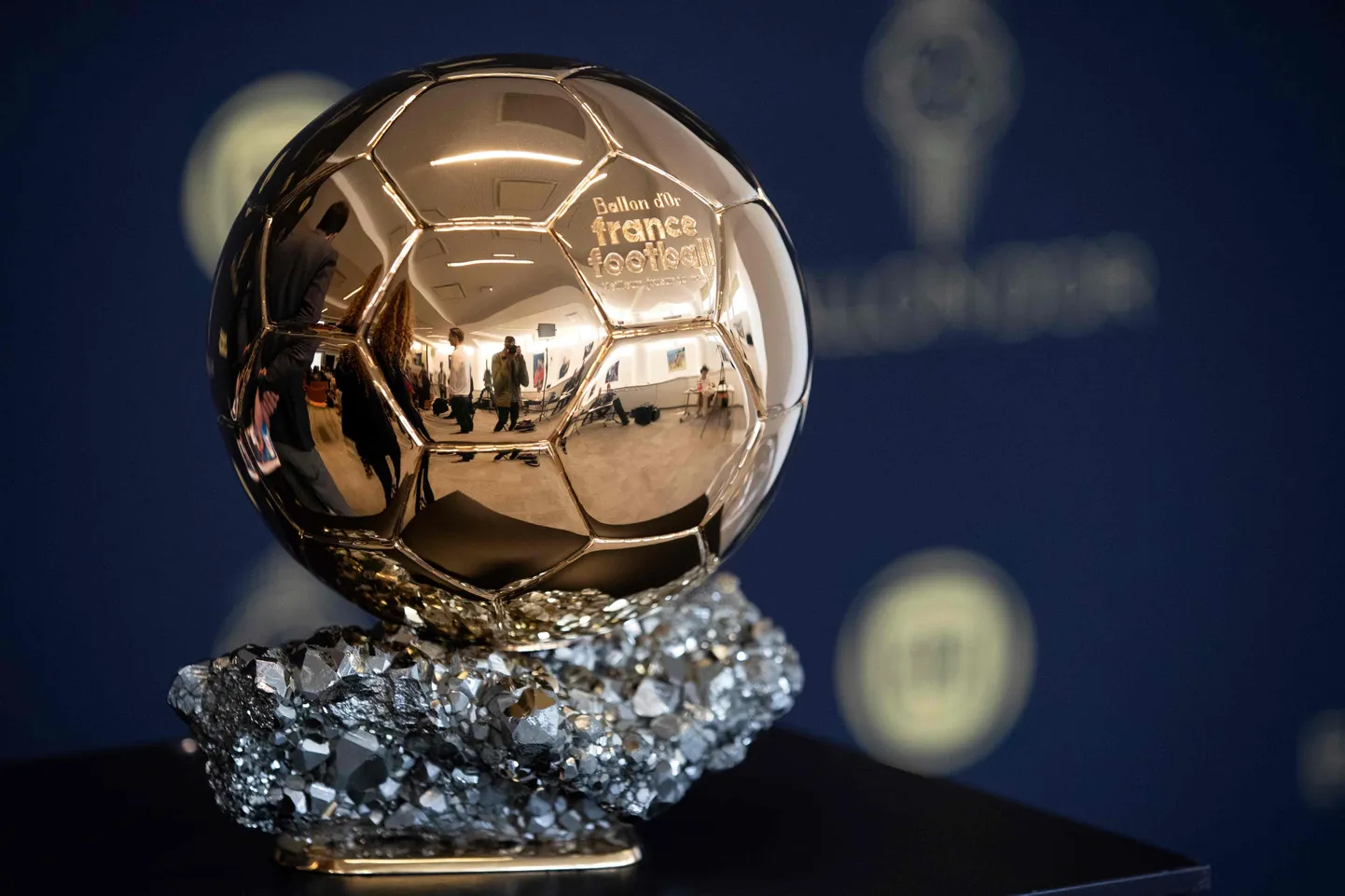 Ballon d'Or'i trofee.