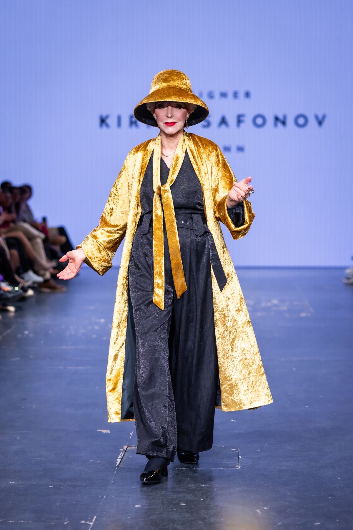 Kirill Safonov disainib iga rõiva kandja järgi nii, et see tunneb end kuningannana, laval võrratu Liina Orlova.