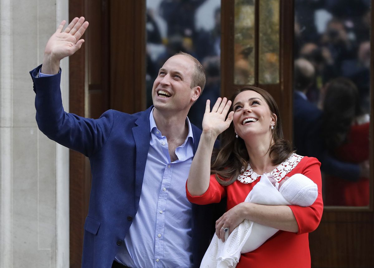 Hercogu otrais dēls piedzima 2018. gada 23. aprīlī. Pirmā publiskā parādīšanās bija septiņas stundas pēc dzemdībām, pie Svētās Marijas hospitāļa Lindo spārna. Bērna vārds ir Luiss Artūrs Čārlzs. Jaundzimušais ir piektais rindā uz Lielbritānijas monarha troni. Princim Luisam ir vecāks brālis Džordžs un māsa Šarlote.