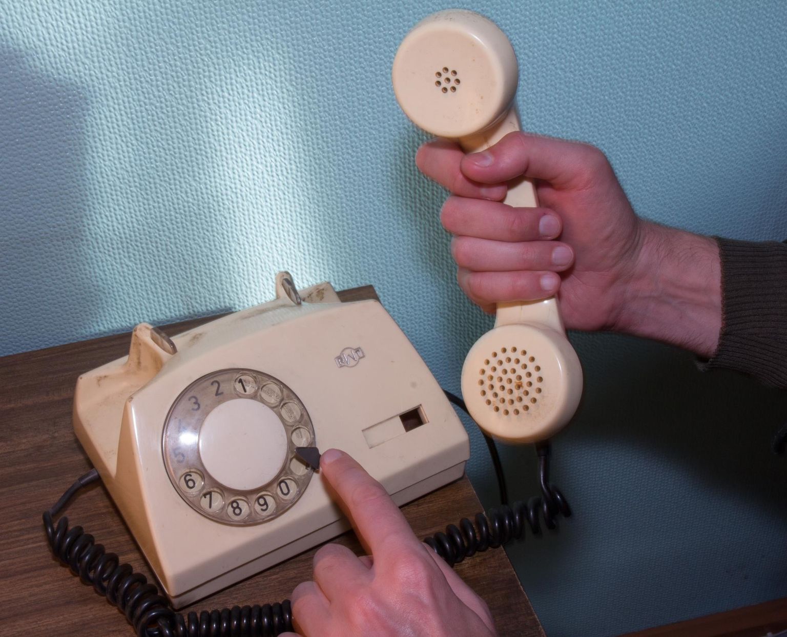 Telefonides kasutati pikka aega analoogtehnoloogiat ja numbreid sai valida ketta abil.