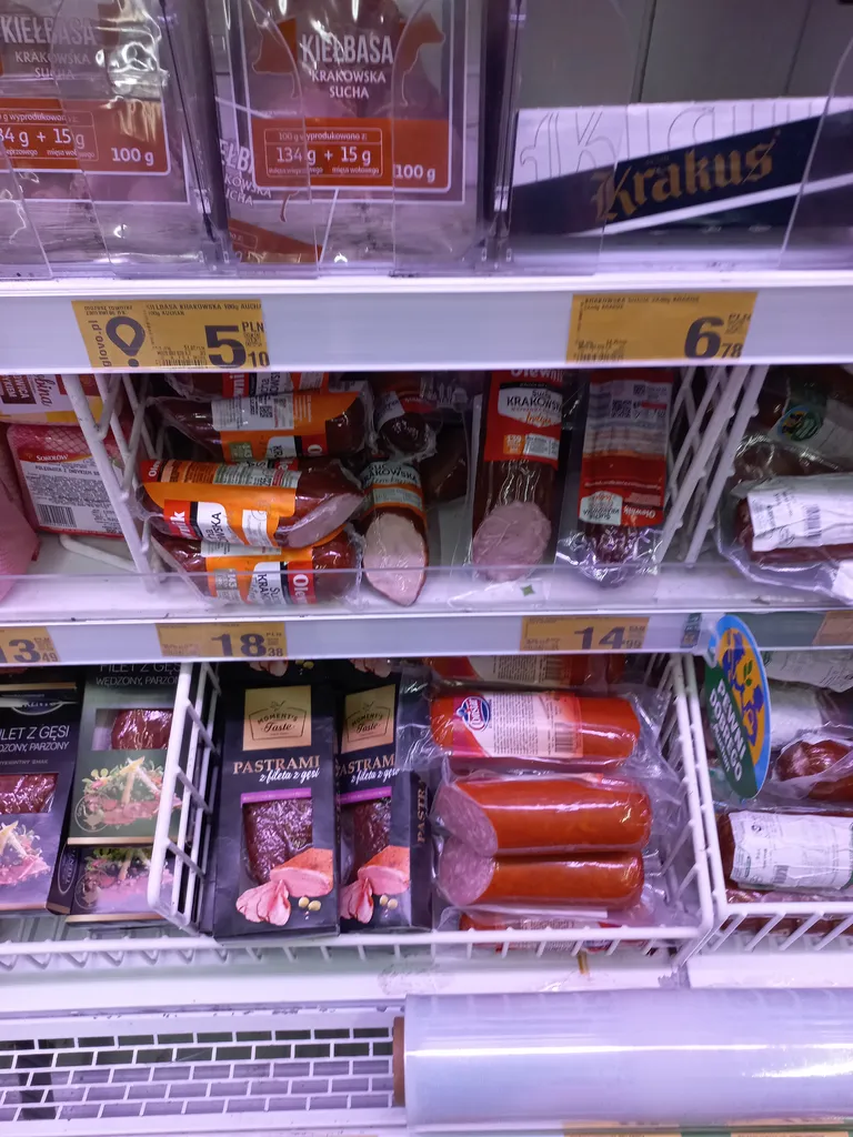 Päris Krakovi vorst, Eesti tootjatel on selle nime all müügil midagi muud