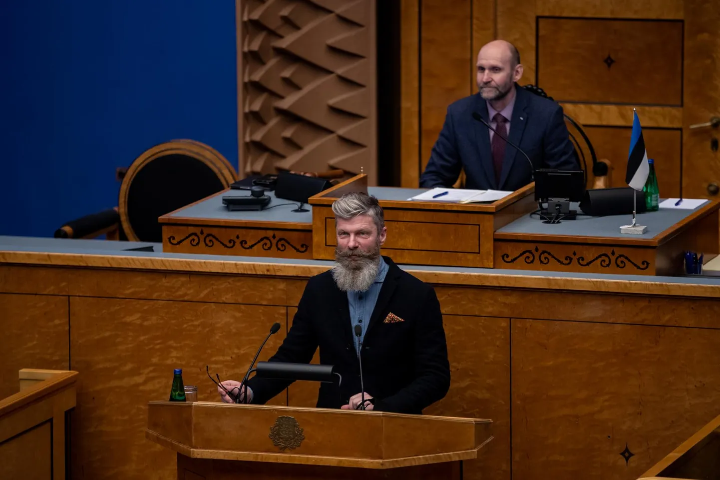 Nii vallavalitsus kui ka osavalla ametnikud väidavad, et Aivar Viidikuga oli raske koostööd teha.