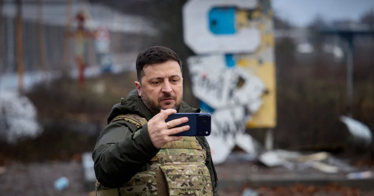 ВИДЕО ⟩ Зеленский посетил Купянск, который, как утверждается, контролируют  российские войска: &laquo;Реальность говорит сама за себя&raquo;