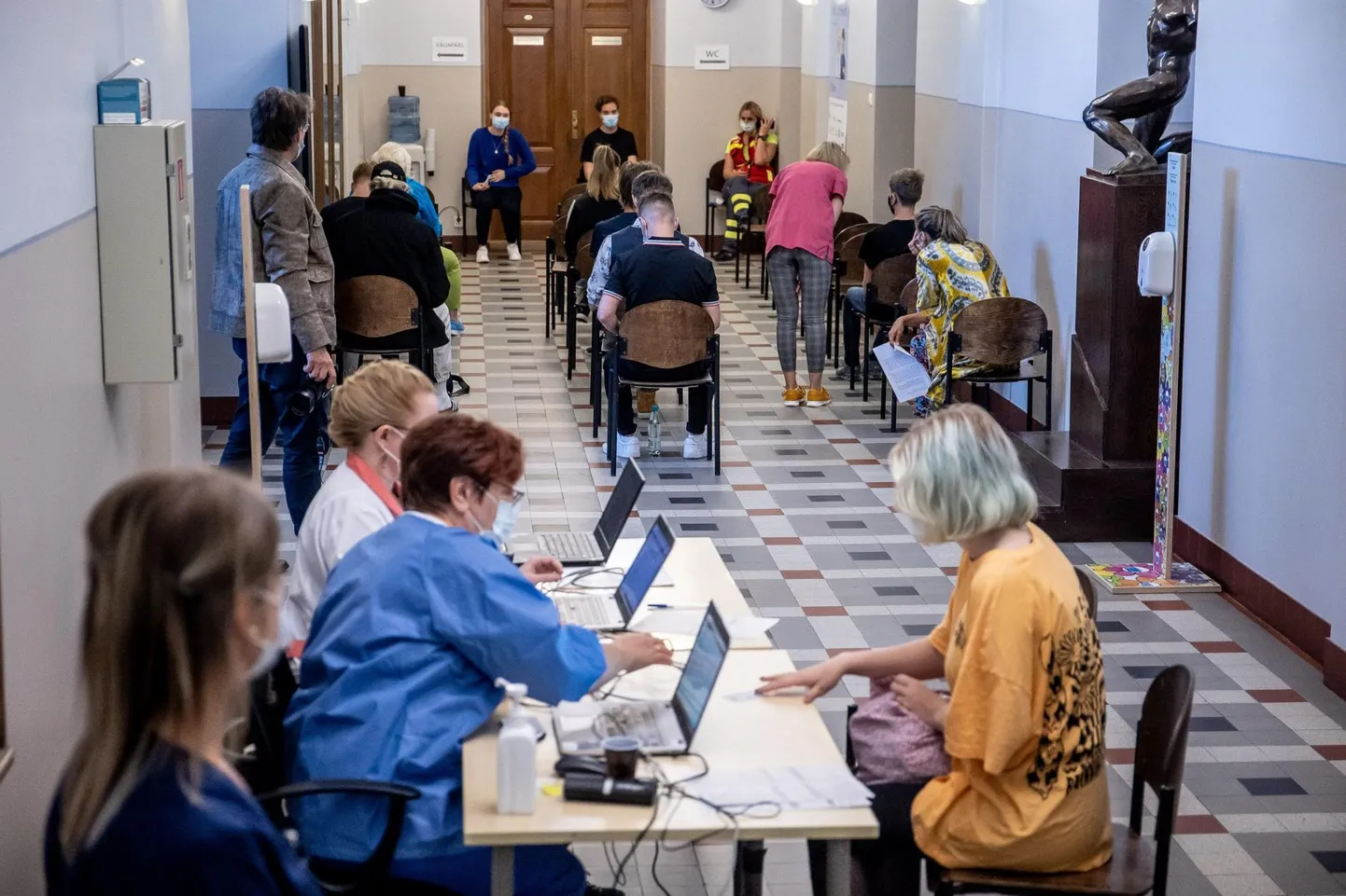 Õpilaste vaktsineerimine Tallinna reaalkoolis.