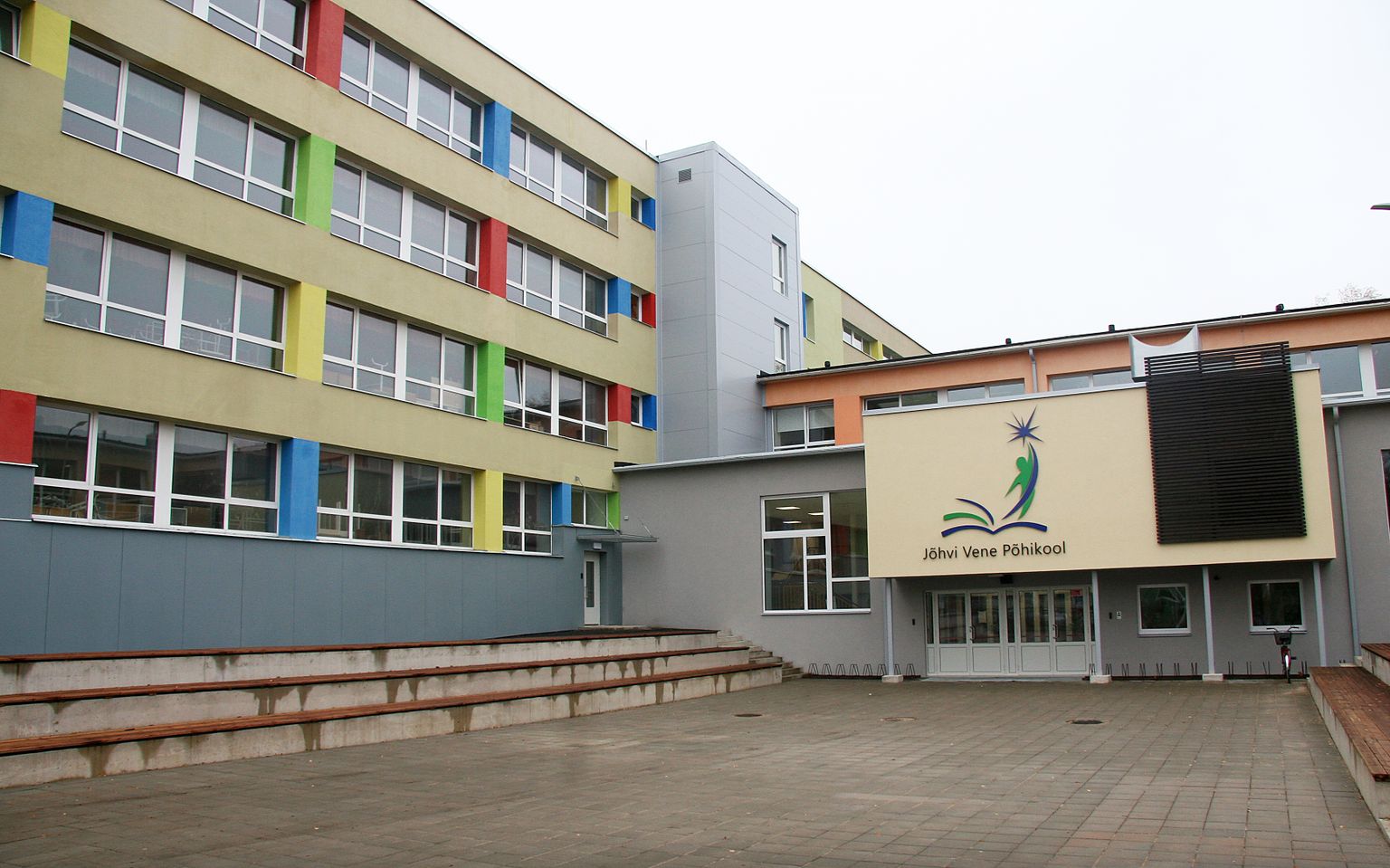 Пять лет назад в Йыхвиской русской основной школе проводилась основательная реновация. Поскольку в то время государство финансировало лишь часть работ по реновации здания, на оставшейся площади было решено создать школу по интересам.