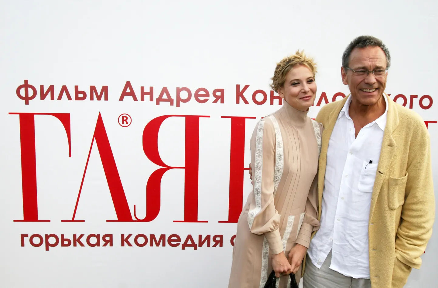 Андрей Кончаловский с супругой Юлией Высоцкой на премьере фильма "Глянец".
