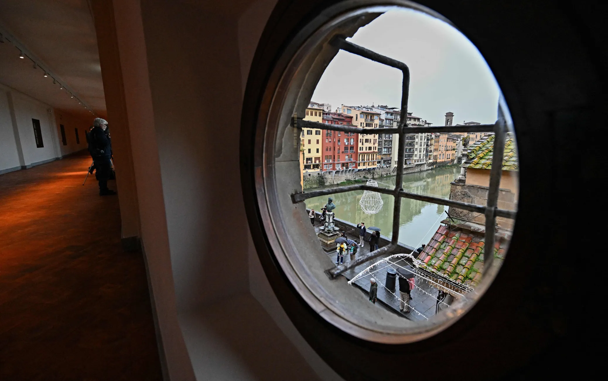 Käigu akendest avanevad ainulaadsed vaated Firenze linnale.