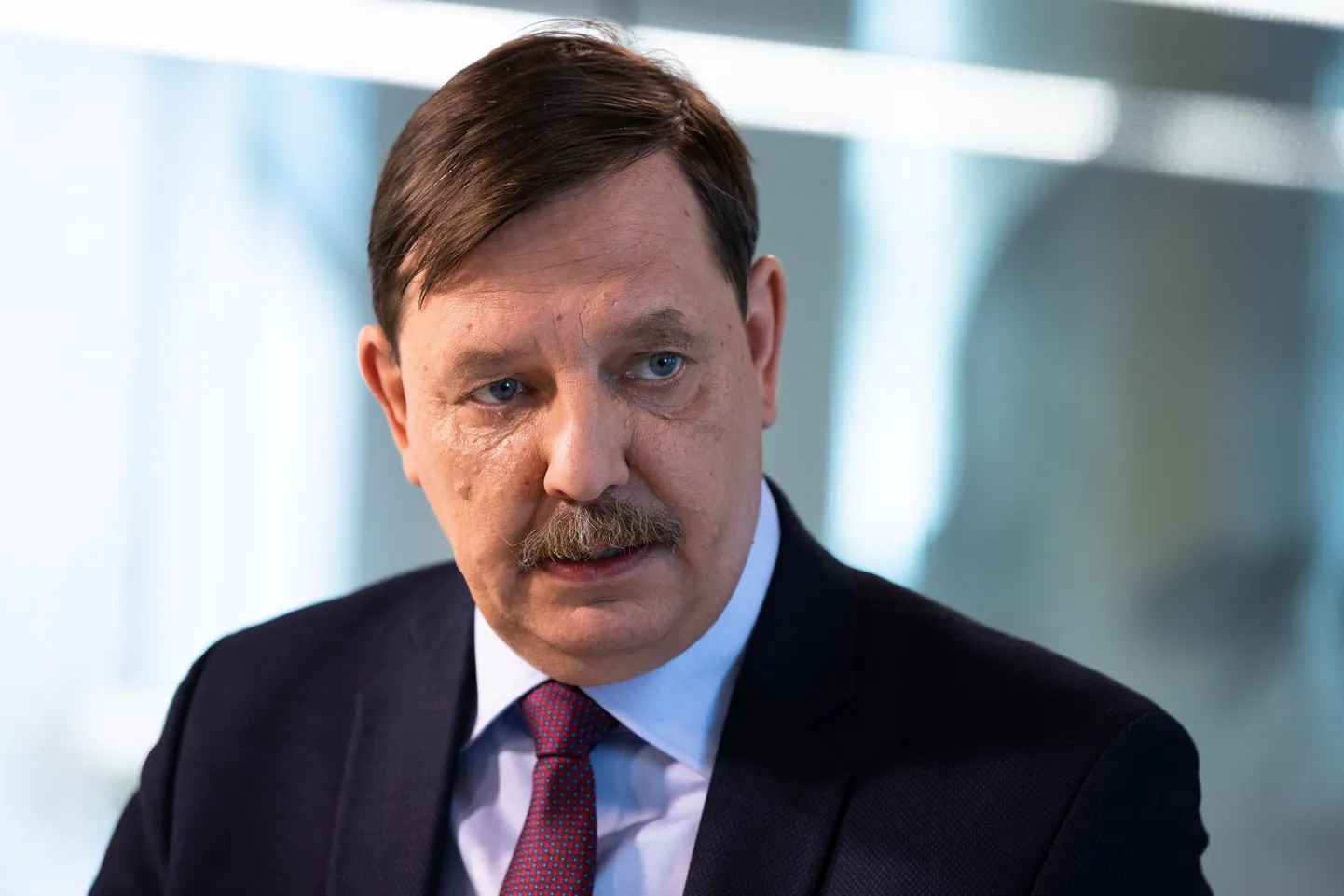Minister of Economic Affairs and Infrastructure Taavi Aas (Center)