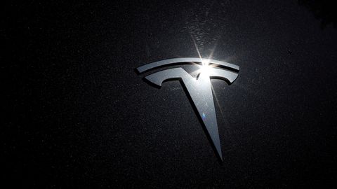 Tesla tulemused olid viletsad, aktsia kukkus