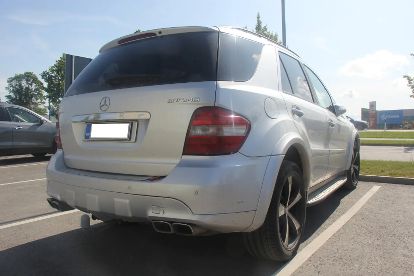 Mõlgitud auto.