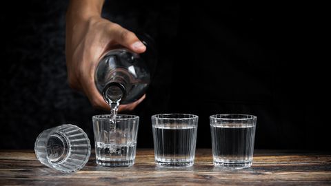 Muita liegusi Latvijā no Krievijas ievest 300 litrus degvīna