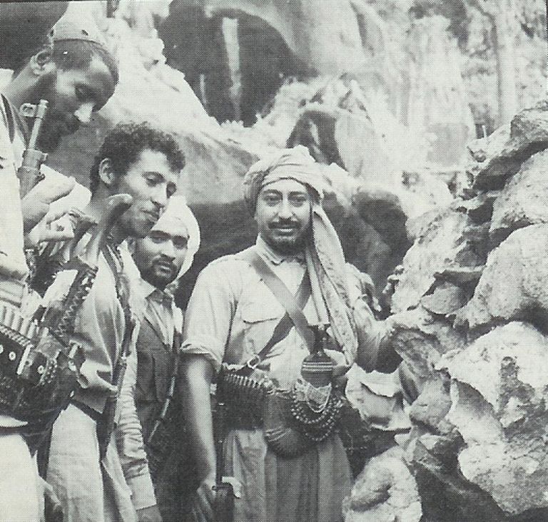 Jeemeni kuningriigi viimane monarh Muhammad al-Badr (paremalt esimene)