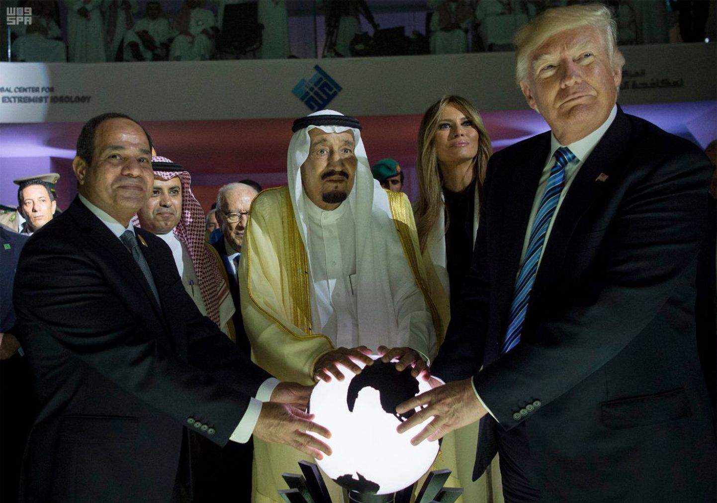 Egiptuse president Abdel Fattah al-Sissi, Saudi kuningas Salman, Ühendriikide esileedi Melania Trump ja president Donald Trump visiidil Saudi Araabias.