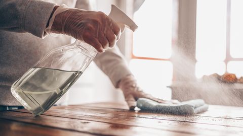 Kodu püsib kauem puhas! Valmista kolmest köögikapi raudvarast tolmule mürk