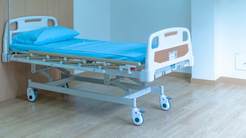 Pusmiljons par nepamatotu aprūpi: atklāti pārkāpumi paliatīvajos un hospisa pakalpojumos