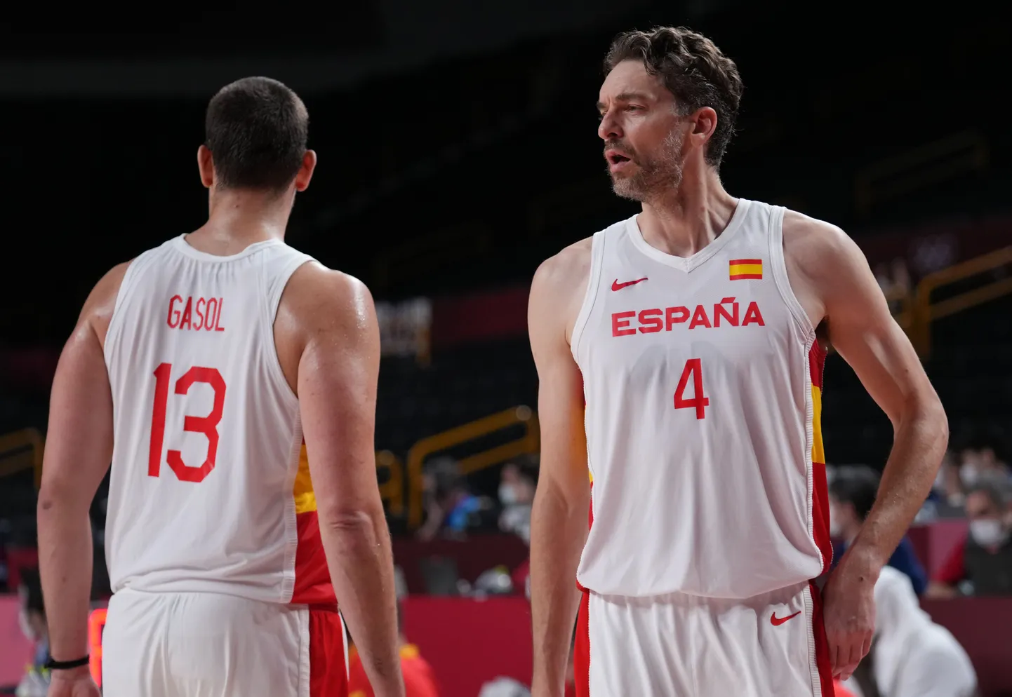 Pau (paremal) ja Marc Gasoli teekond Hispaania koondises on lõppenud. Nad võitsid poolteise kümnendi jooksul kahe peale  kakskümmend tiitlivõistluste medalit!