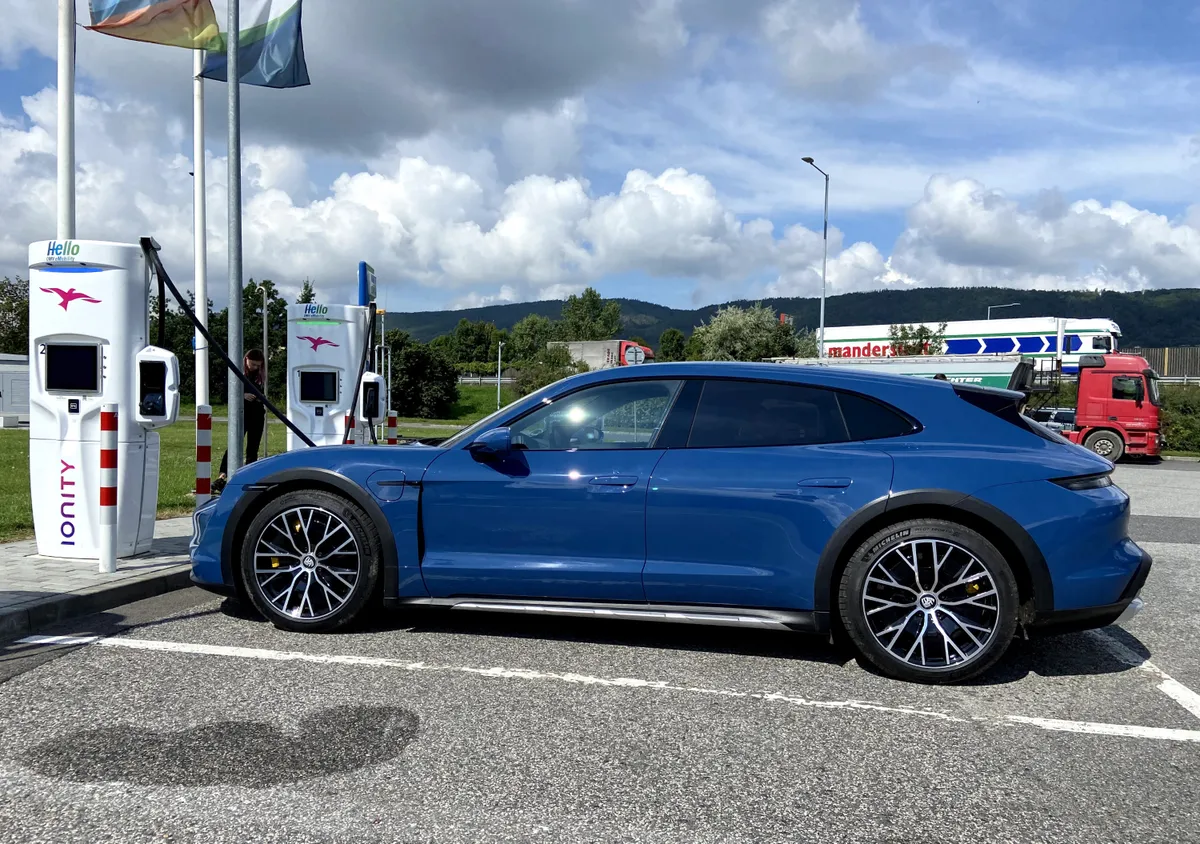 Porsche Taycan un Taycan Turbo Cross Turismo