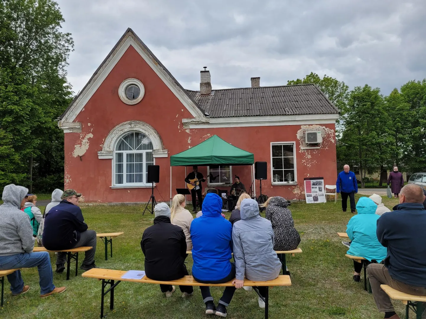 Abja vanas raudteejaamas tegutseb praegu Eesti Kristliku Nelipühi Kiriku Abja-Paluoja kogudus. Laupäeval meenutati selle juures viimase rongi lahkumist 50 aastat tagasi.