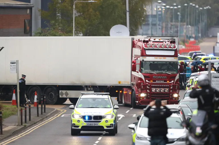 24. oktoobril transporditi politsei eskordi saatel surmaveok sündmuskohalt ära.