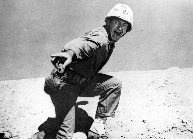 Kaader 1949. aasta filmist «Sands of Iwo Jima», pildil John Wayne