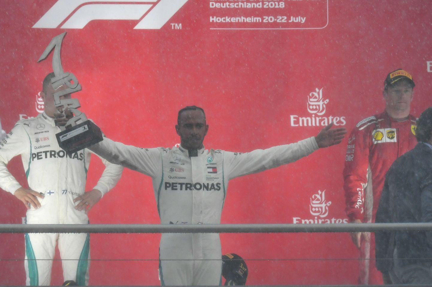Lewis Hamilton vihmasajus